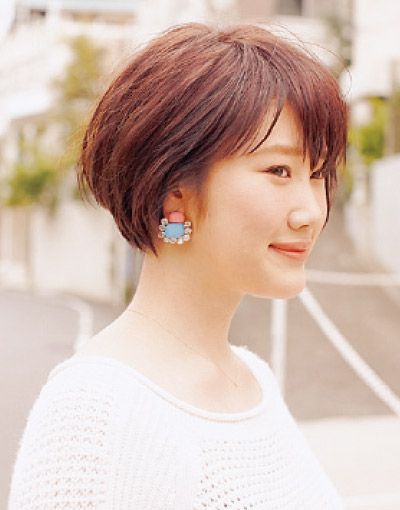 セミウエットな質感 耳かけでフレッシュ顔に ヘアカタログ 髪型 ヘアスタイルのまとめweb Ar